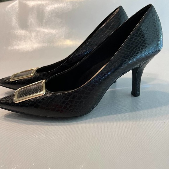 Predictions Comfort Plus Black Point Toe Snake Pattern Slim Heel Pump size 10 M